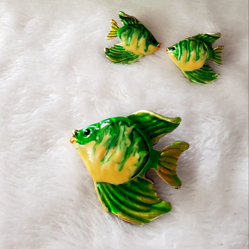 Enamel tropical fish pendant & earring Set signed MJ